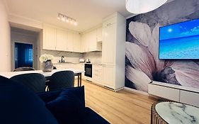 3 Bedrooms Premium Bella White For 8 Guests With Ac And Underground Parking